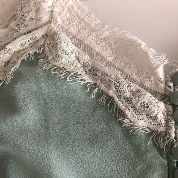 Light top. - Picture 4 of 5